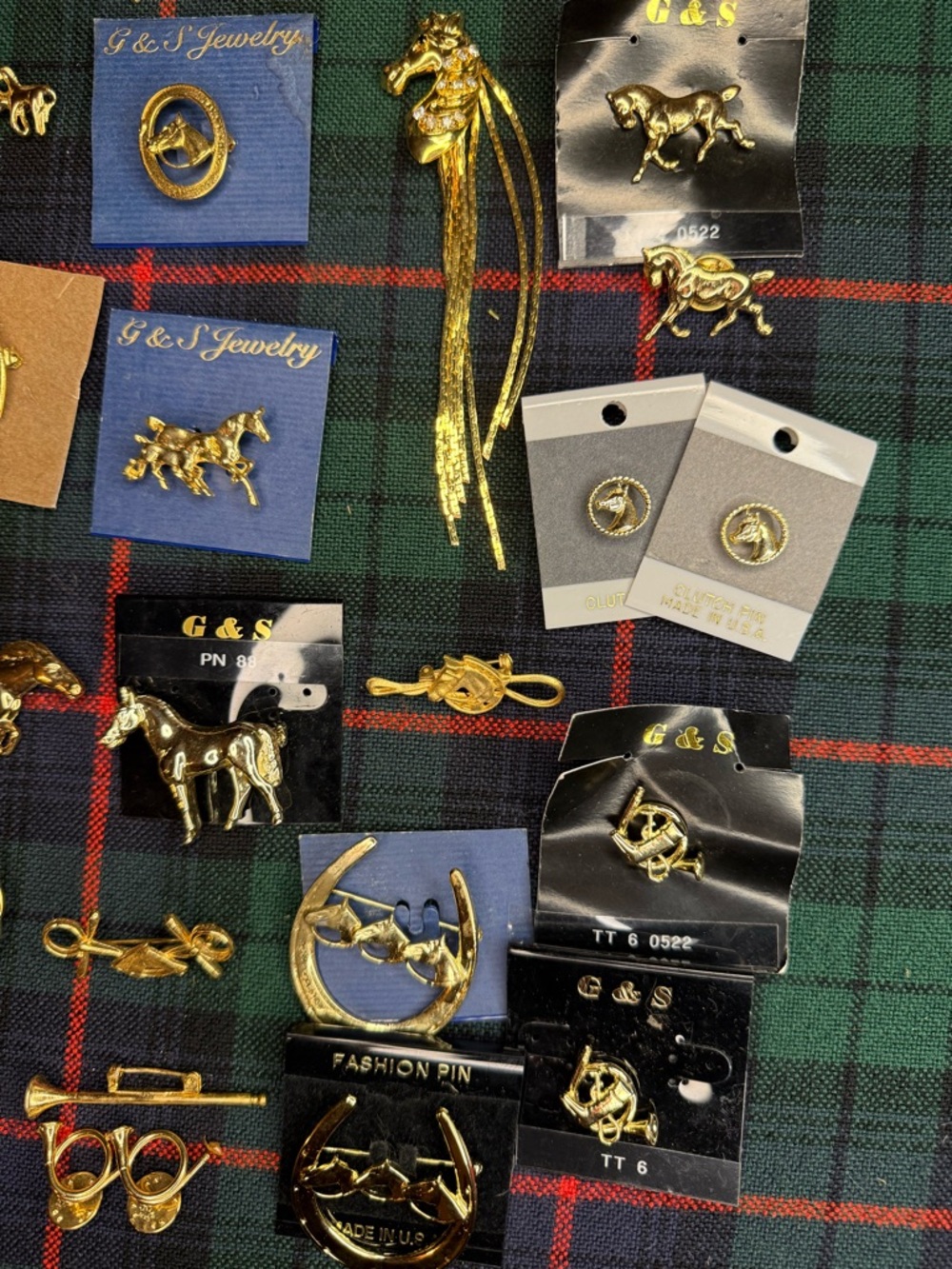 Large lot of Equestrian Horse Brooches and Clutch Pins - Picture 2 of 5